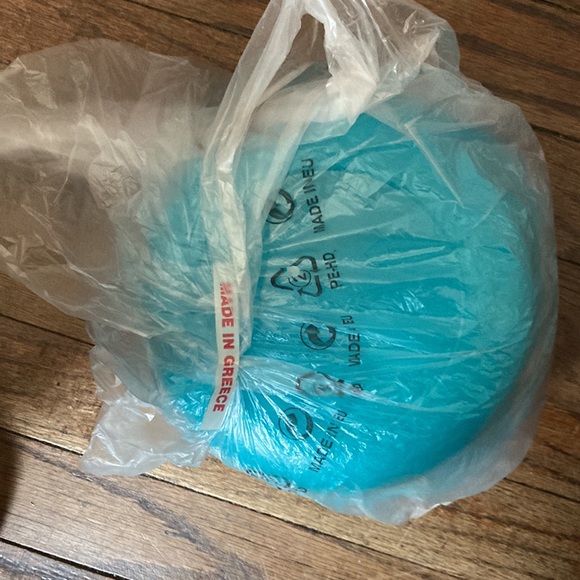 6 plus cup Tupperware Salad on the go set include smidget container and cutlery - Picture 4 of 4